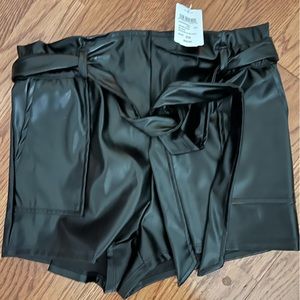Windsor faux leather shorts NWT XS.